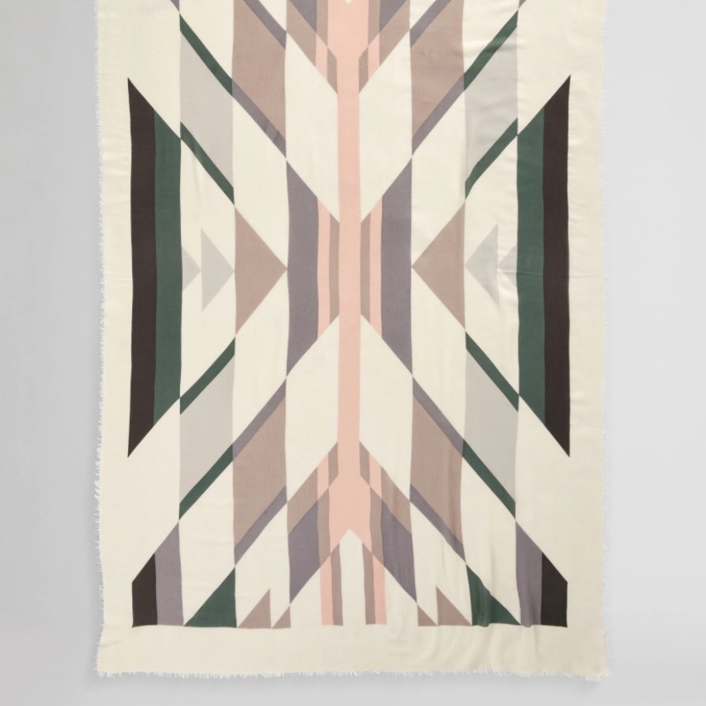 Pendleton Oversized Featherweight Wool Scarf in Cream “Wyeth Trail “ - Picture 2 of 3